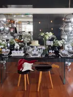 Decor toda em P&B pros 13 anos da Sofia!